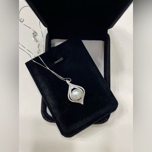 Freshwater pearl necklace